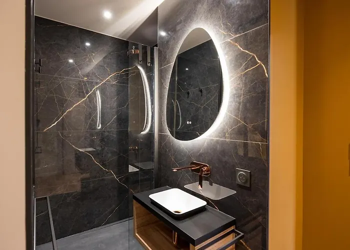 Le Maveria, Proximite *