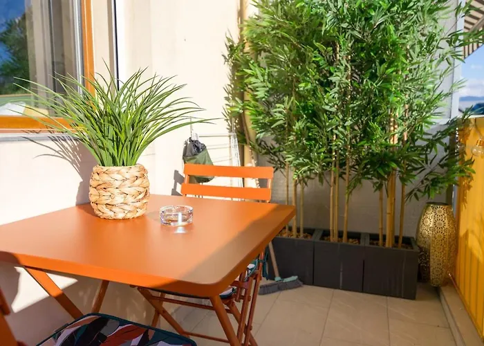 Le Maveria, Proximite *