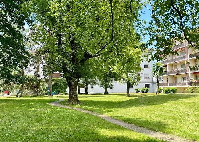 Le Maveria, Proximite