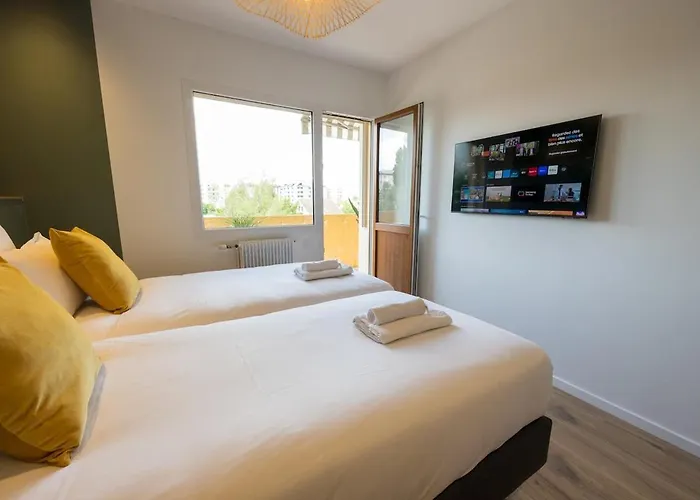 Le Maveria, Proximite Annecy